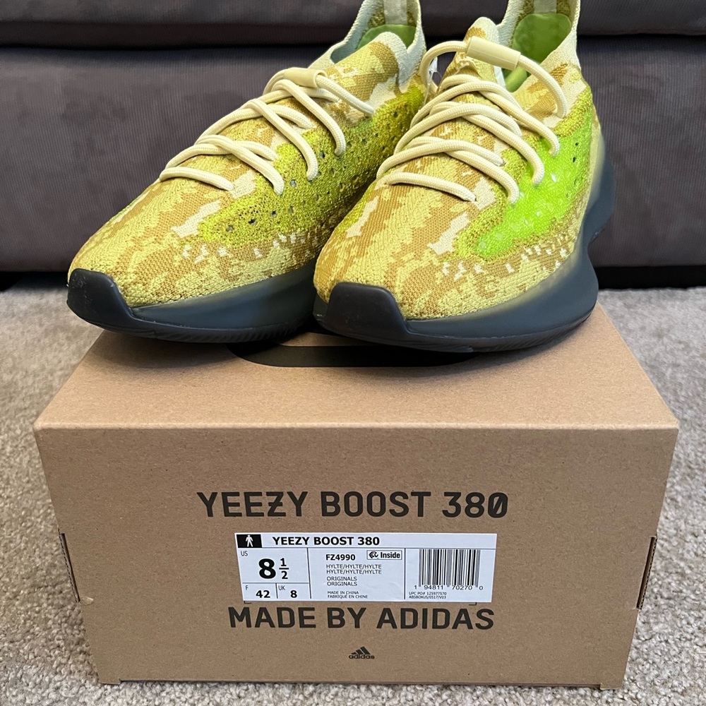 Dead stock Yeezy boost 380 Fz4990 Hylte sz 8 1/2